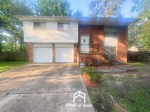 Building Photo - 2222 Riverford Dr