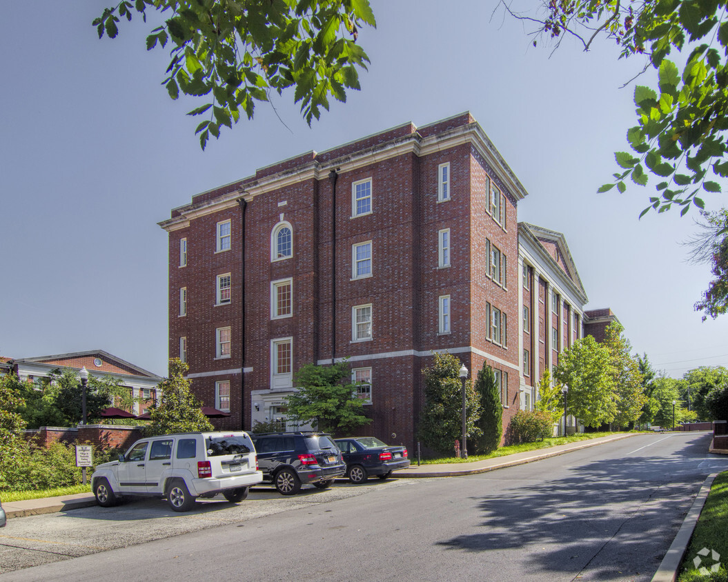 Building Photo - Sutherland House