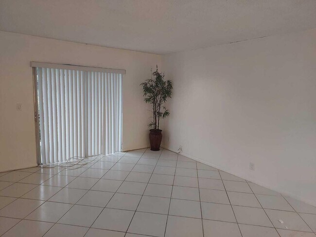 Building Photo - 4117 NW 88th Ave