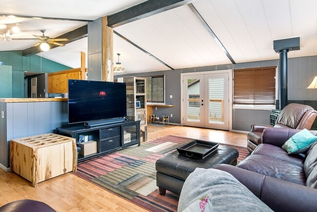Building Photo - Pets Negotiable, Open Floor Plan and Stora...
