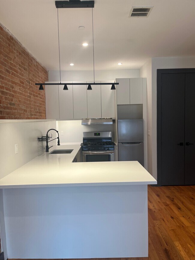 Foto del edificio - 568 Communipaw Ave