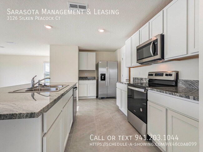 Building Photo - 2 Story, 4 Bedroom 2.5 Bath Lake View Home...