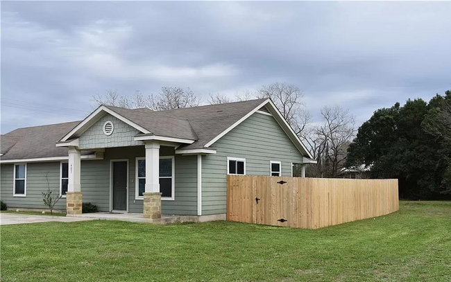 Your own private, fenced in backyard - 1237 Jefferson Ave