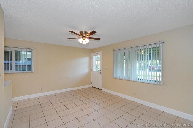 Building Photo - 2716 SW 46th St