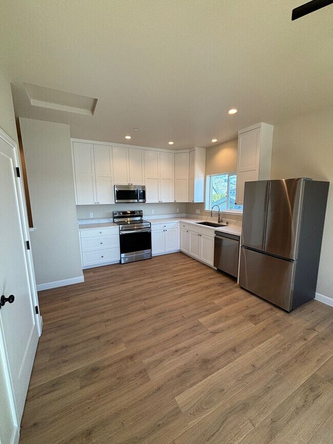 Building Photo - 1319 Miller Dr