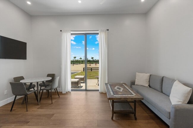 Foto del edificio - 16175 Deer Path Ln
