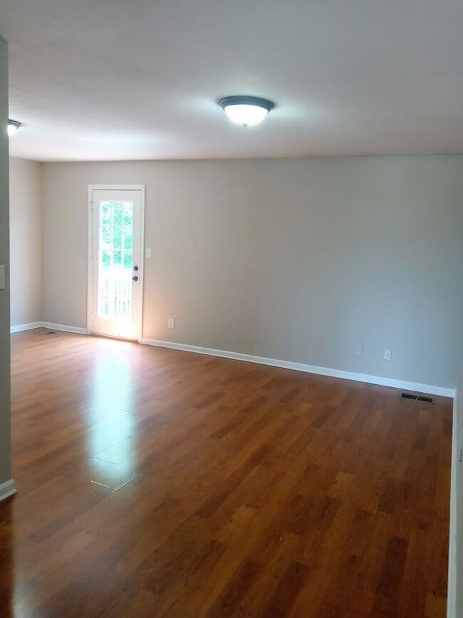 Building Photo - 1732 Thistlewood Dr
