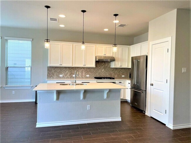 Foto del edificio - 16013 Nightshade St