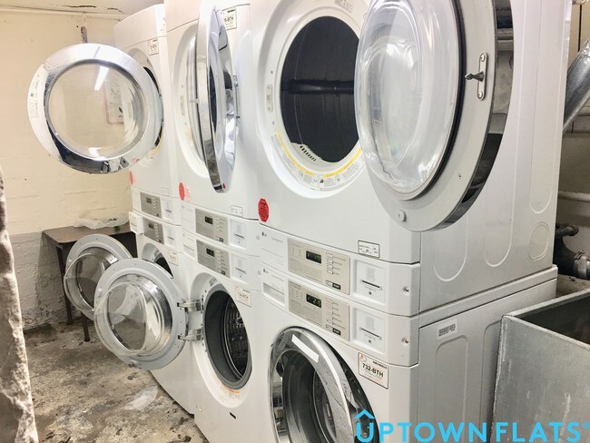 Building Photo - 150 E 18th St