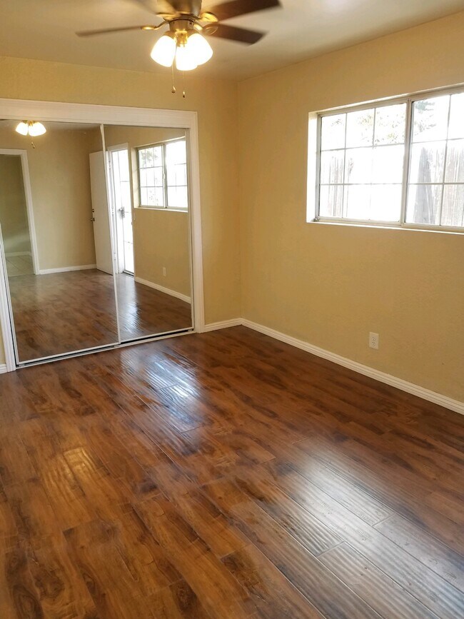 Habitación principal - 1825 E 64th St