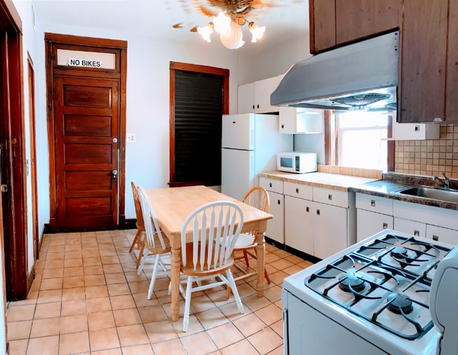 Photo - 3325 S Emerald Ave Apartment