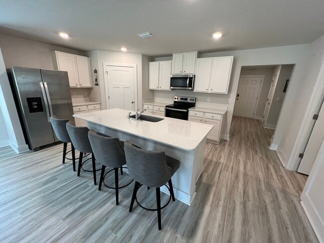 Building Photo - Beautiful 3 Bedroom, 2 Bath Pace Home avai...