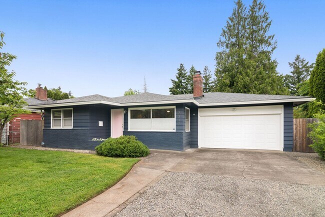 Foto del edificio - Classic Mid-Century Ranch with Large Yard,...