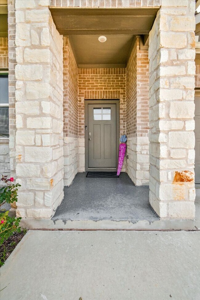 Building Photo - Spacious 4-Bedroom Home with Office in Pri...