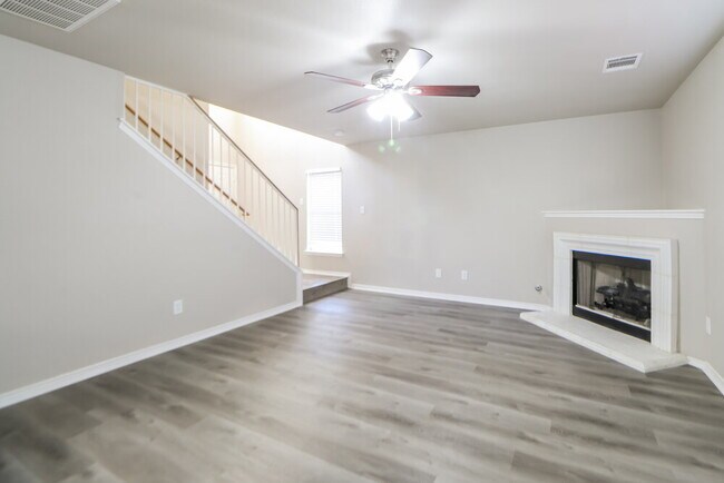 Foto del edificio - 15524 Sarah's Creek Dr