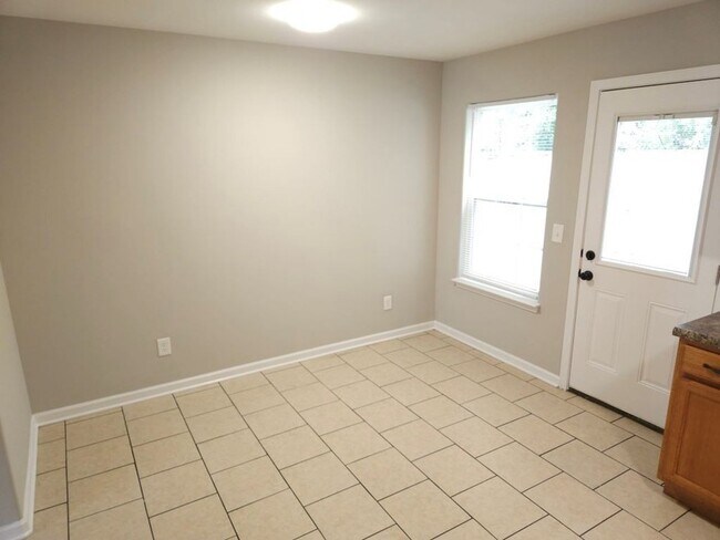 Foto del edificio - 705 Crestland Ave