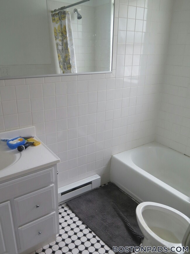 Building Photo - 149 Park Dr