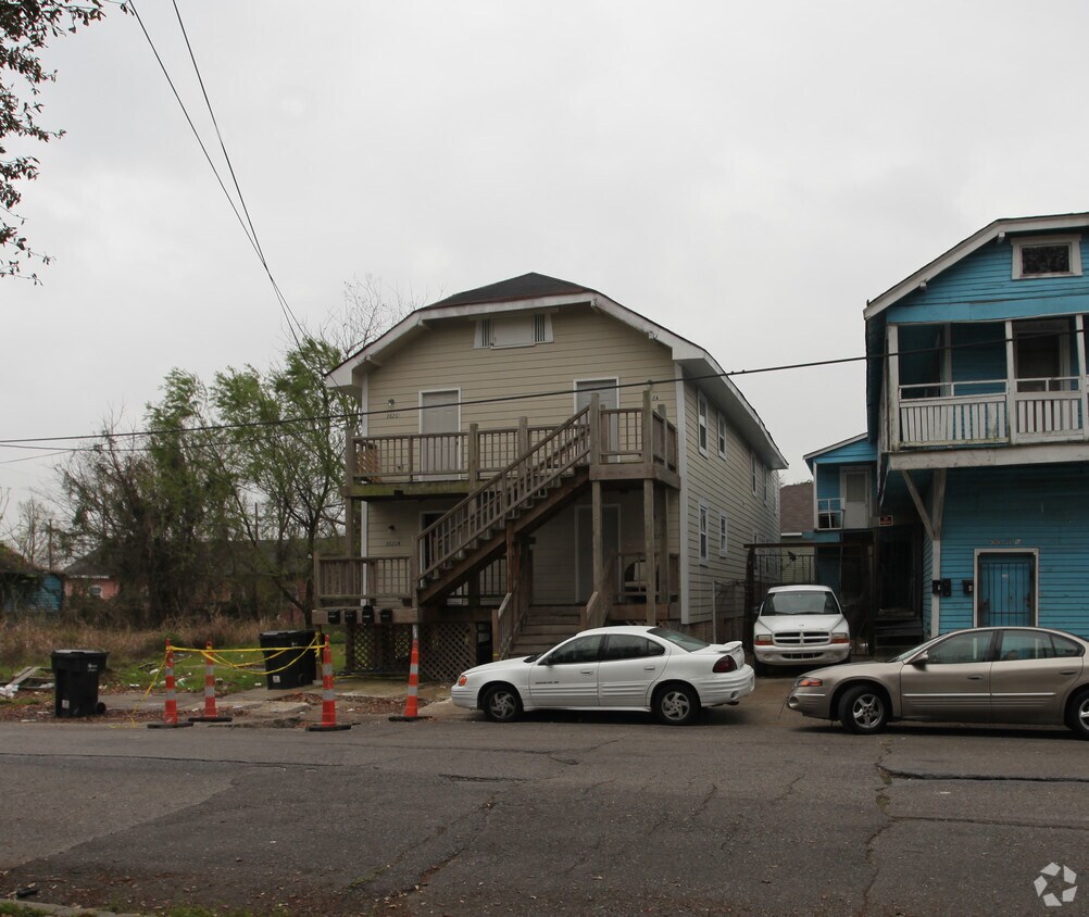 Building Photo - 2620-2622 S Galvez St