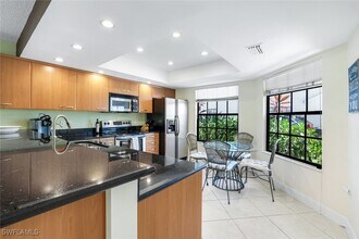 Building Photo - 823 Meadowland Dr