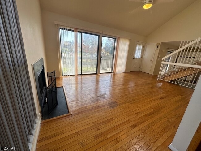 Foto del edificio - 4111 Bloomingdale Dr