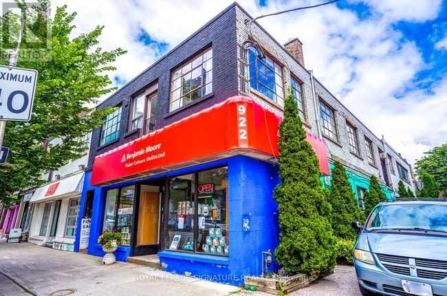 Building Photo - 922 King St W