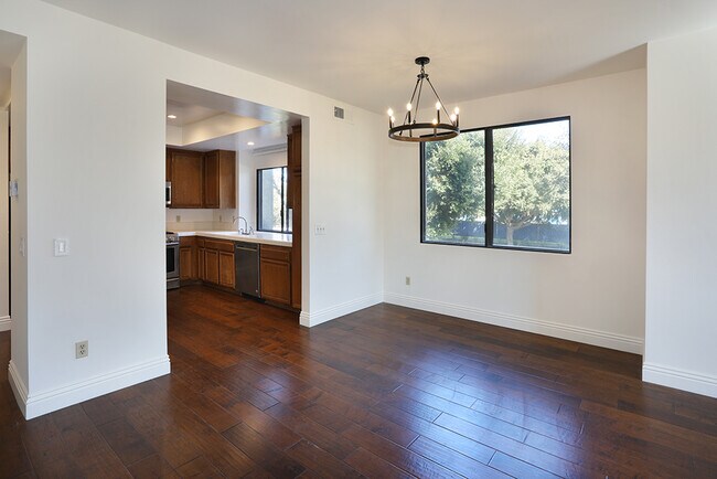 Foto del edificio - 8711 Falmouth Ave