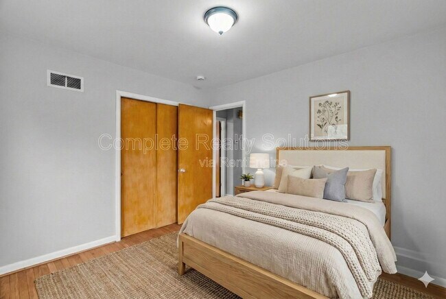 Foto del edificio - 9220 Leamont Dr