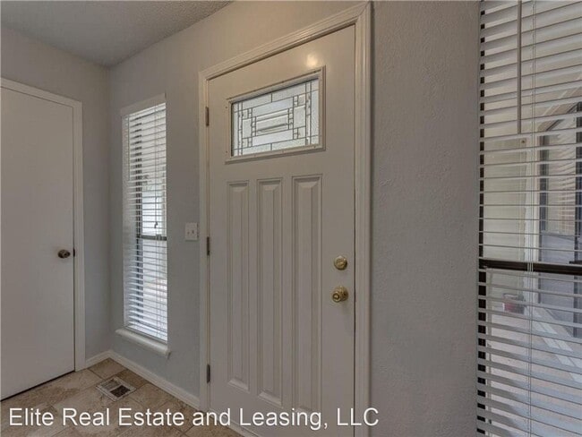 Building Photo - 10409 White Oak Canyon Rd