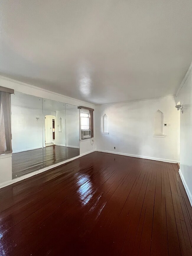Foto del edificio - 68-168 Camden Ave