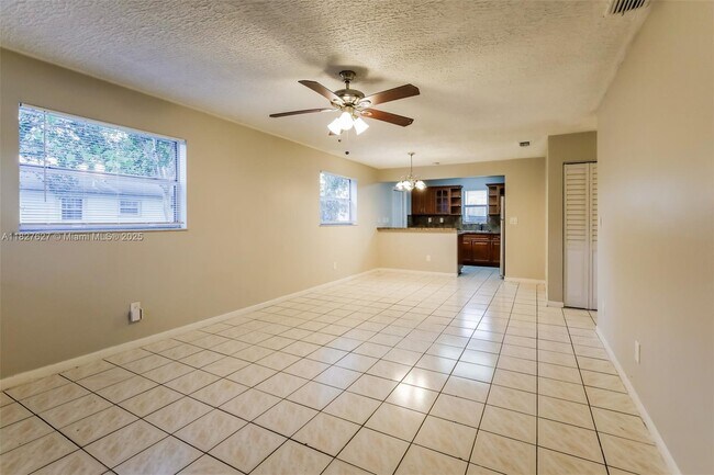 Foto del edificio - 9501 NW 2nd Ct