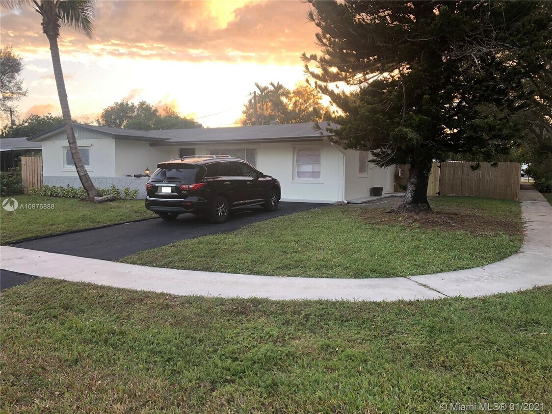 5001 SW 94th Way, Cooper City, FL 33328 House Rental in Cooper City