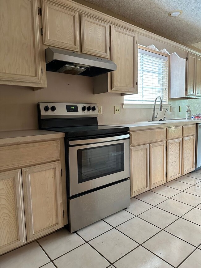 Building Photo - 3601 Warbler Ave