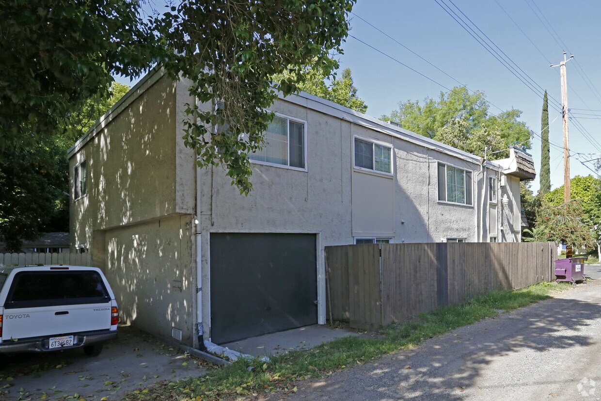 Building Photo - 217 25th St