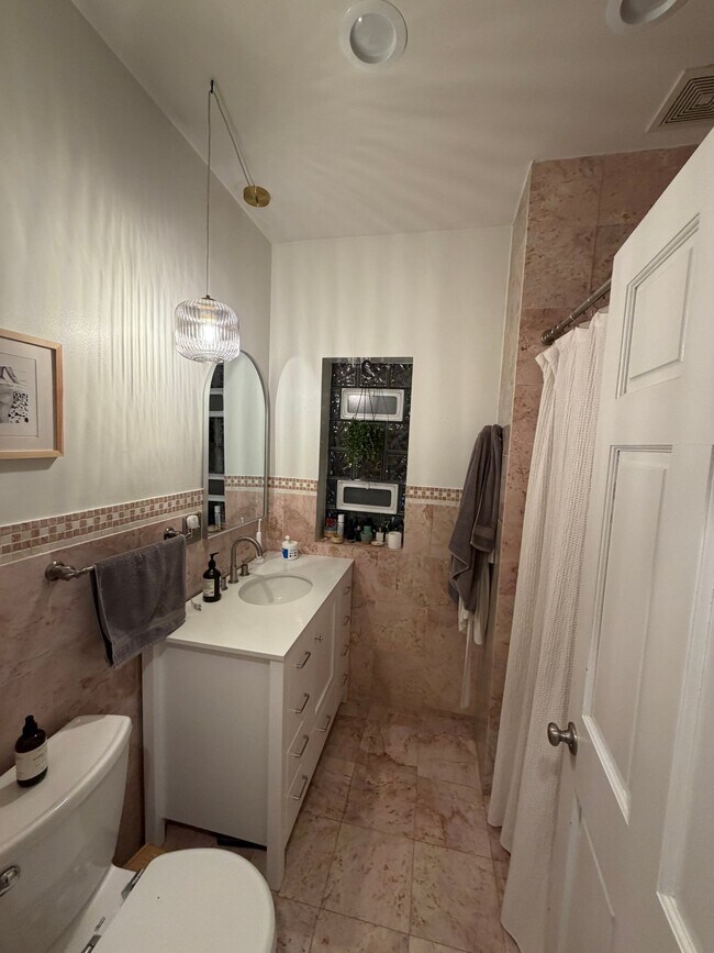 Foto del edificio - 2614 W Thomas St