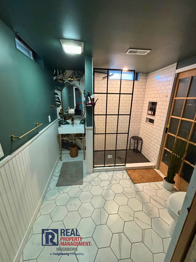 Building Photo - Furnished 3 Bedroom, 2 bath home