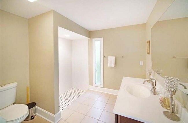 Foto del edificio - 522 W 40th St