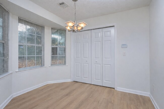 Foto del edificio - 5666 La Fleur Trl