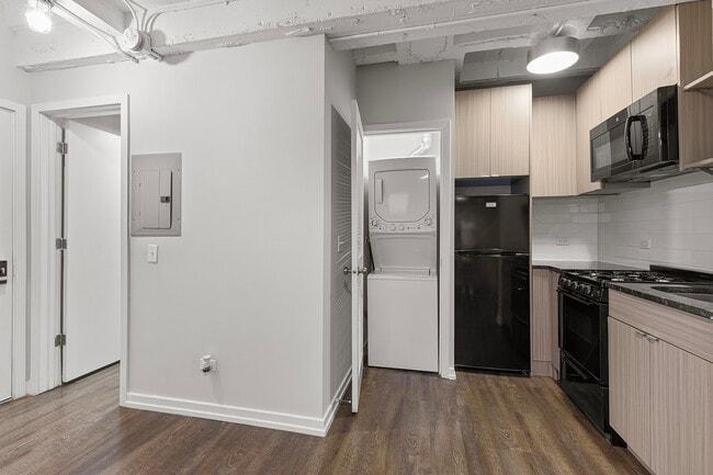 Foto del edificio - 5718 N Winthrop Ave