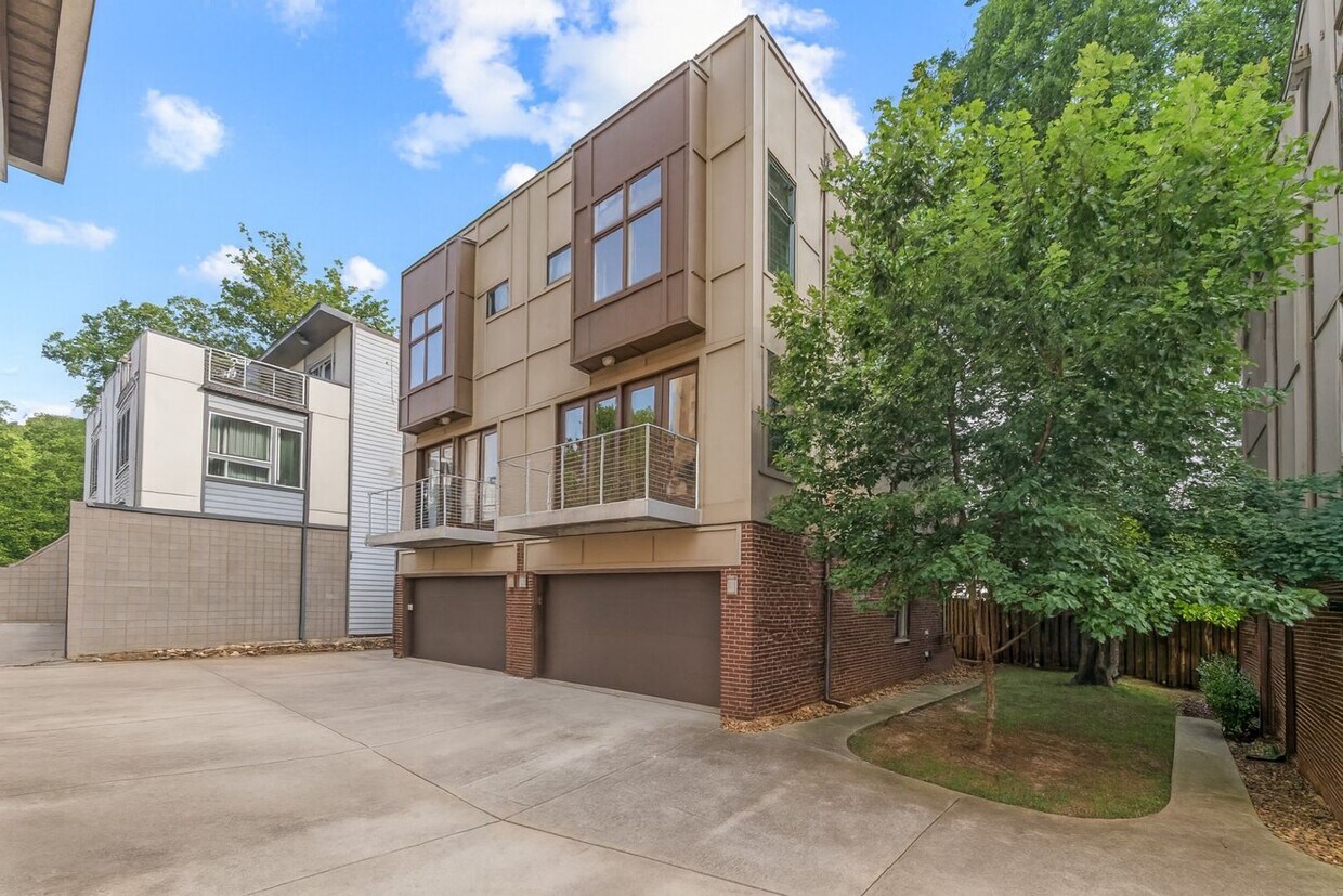 Primary Photo - 3 Bedroom Townhome W/ Uptown Views (Coming Soon)