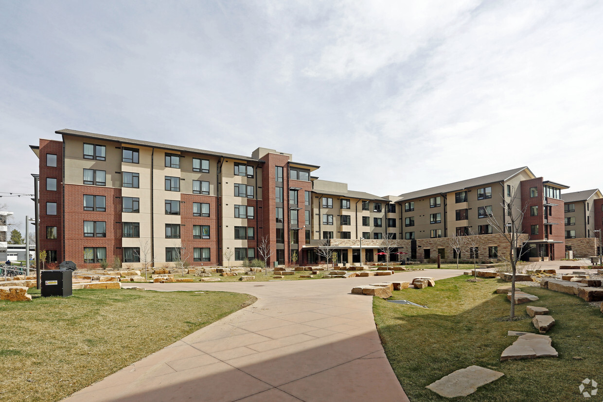 Foto principal - Walnut Aggie Village Apartments