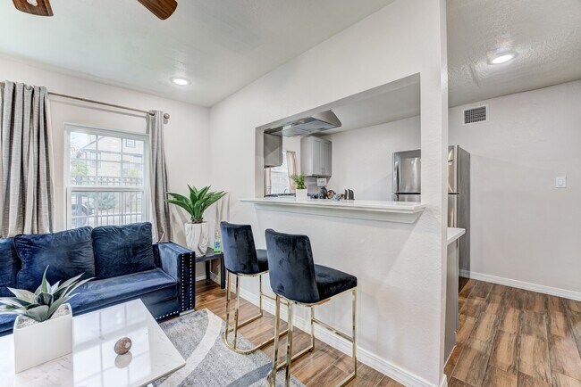 Building Photo - 2720 Truxillo St