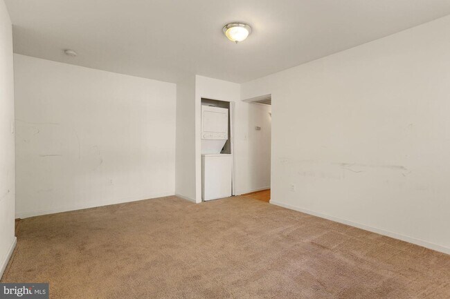 Foto del edificio - 210 43rd Rd NE