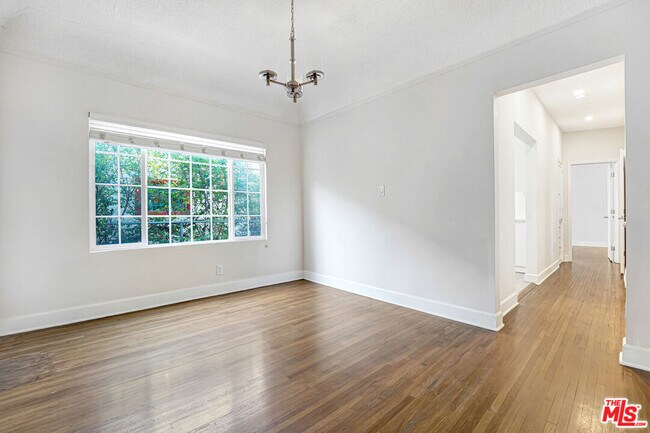 Foto del edificio - 1359 Cloverdale Ave