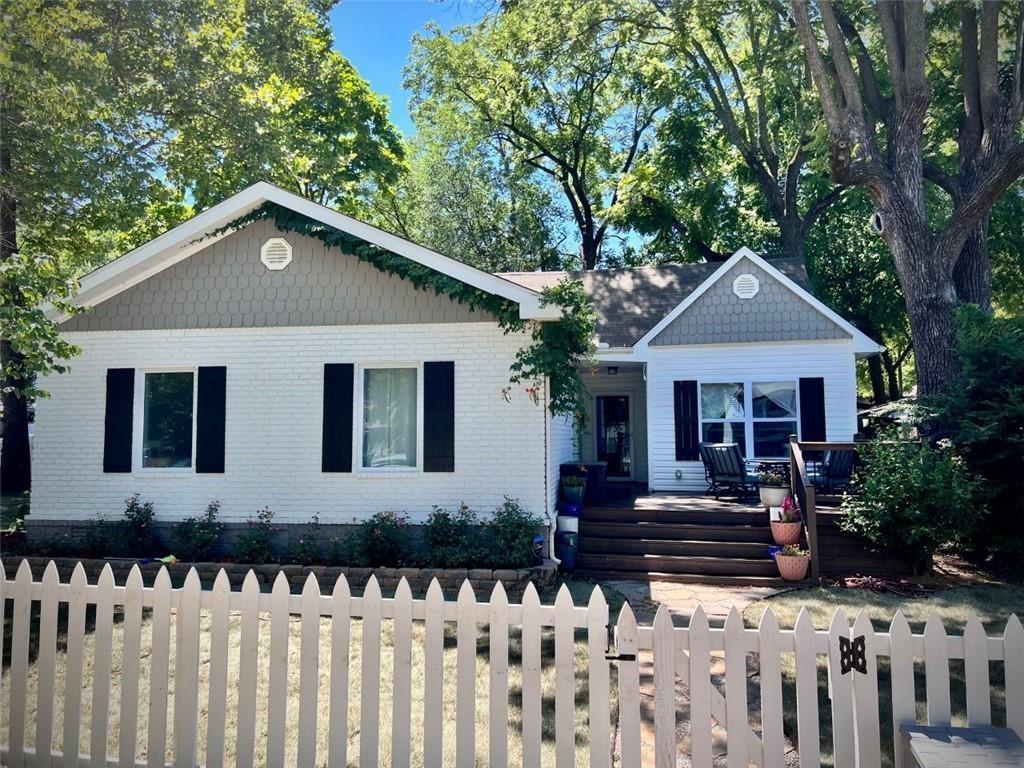 Primary Photo - 202 N 6th St