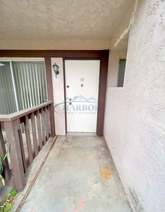 Building Photo - Stylish Condo with Pool, Fitness Center & ...