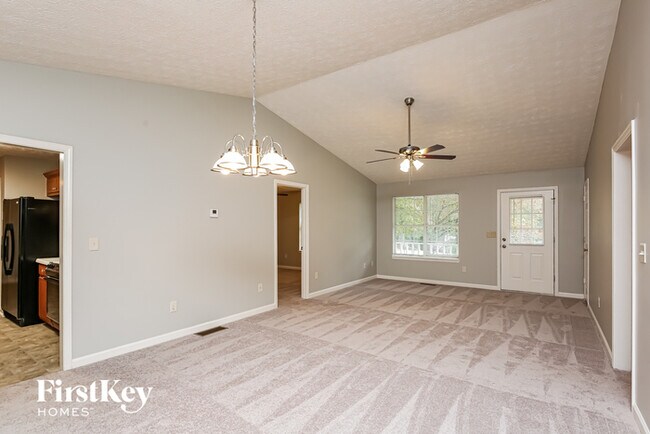 Building Photo - 4615 Primrose Dr