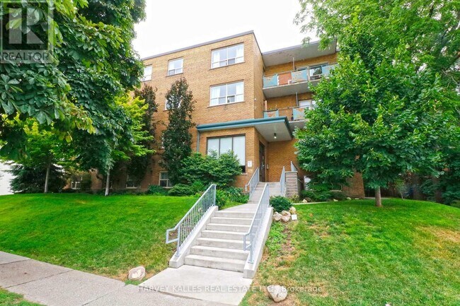 Photo du bâtiment - 1751 Victoria Park Ave