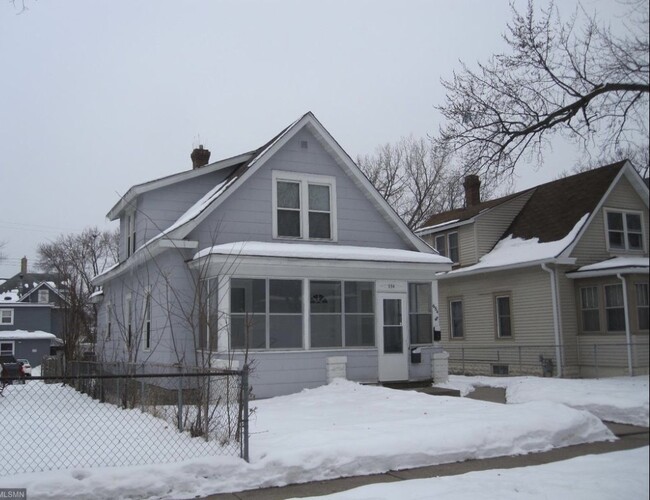 684 Hawthorne - 684 Hawthorne Ave E