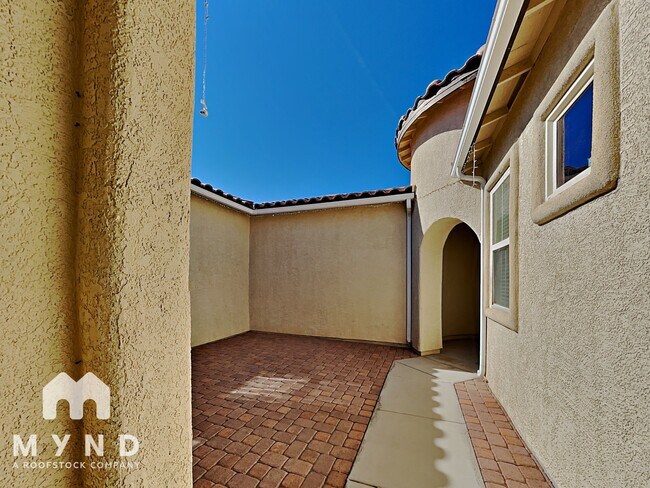 Foto del edificio - 6524 Greenlet Ave