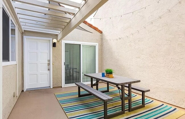 Building Photo - Comfortable and Spacious Rental Opportunity